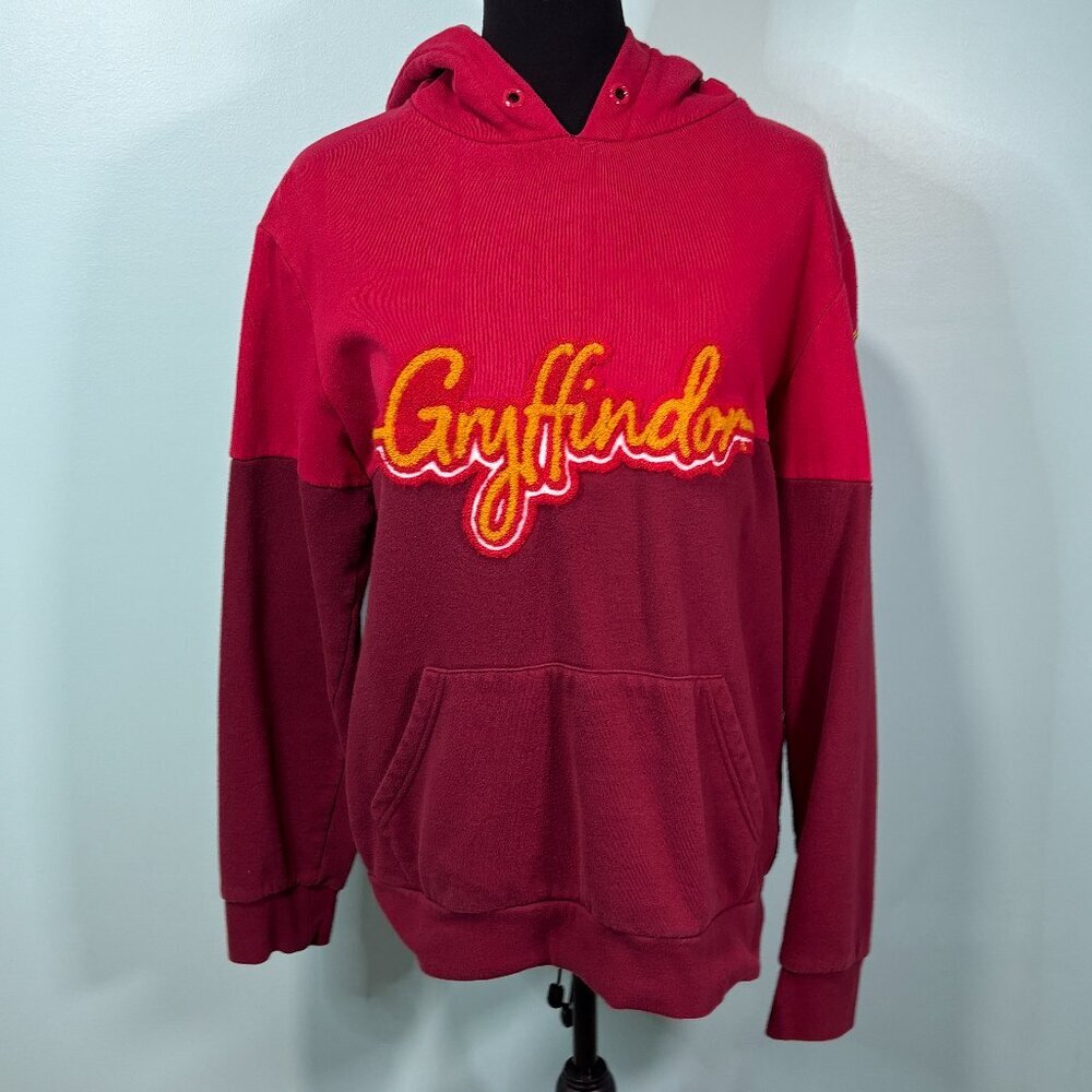 Harry Potter Gryffindor Sweater Medium              Lot O